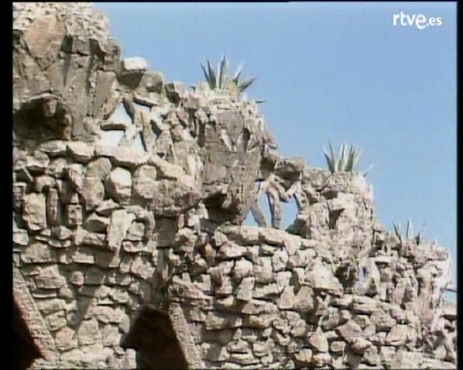 Arxiu TVE Catalunya - Gaudí i la música - Violoncel i viola al Park Güell