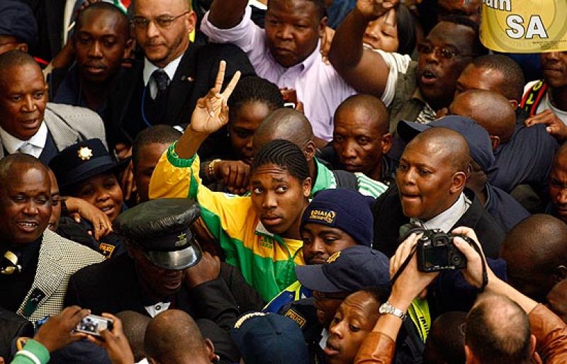 Semenya, recibida como una heroína en Sudáfrica