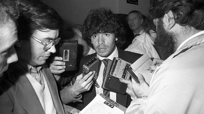 Telediario 1 - Tres periodistas españoles recuerdan a Maradona