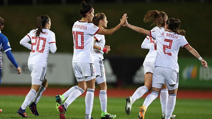 Fútbol - España arrolla a Modavia y recupera el liderato del grupo D