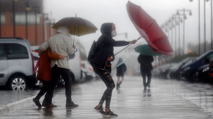 Informativo 24h - Las borrascas dejarán hoy lluvias fuertes en Canarias y en Cataluña