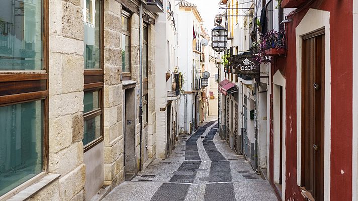 Telediario 1 - La Junta relaja las restricciones en Granada, que podrá reabrir la hostelería y el comercio no esencial