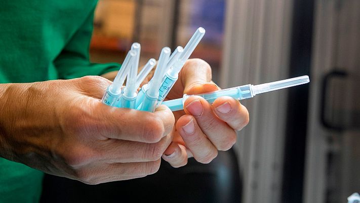 Telediario 1 - Las vacunas tendrán efectos positivos "pronto" pero "la inmunidad no llegará hasta 2022"