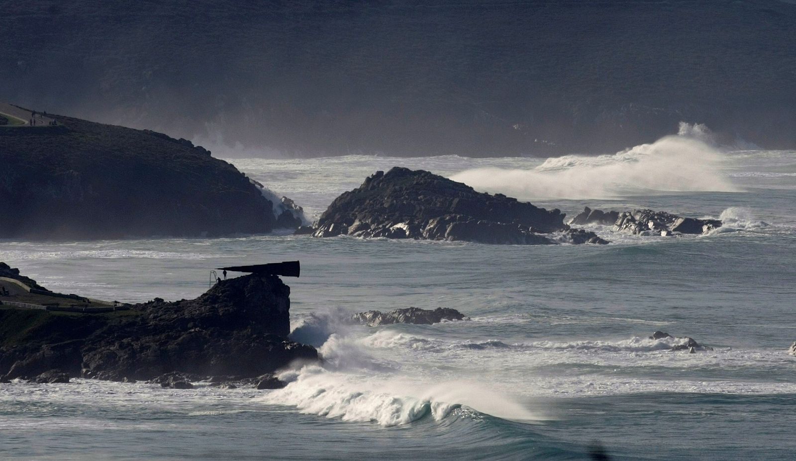 Precipitaciones localmente fuertes y persistentes en el oeste y sur de las islas Canarias de más relieve - Ver ahora