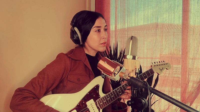 Imagina John Lennon - Anni B.Sweet - Isolation