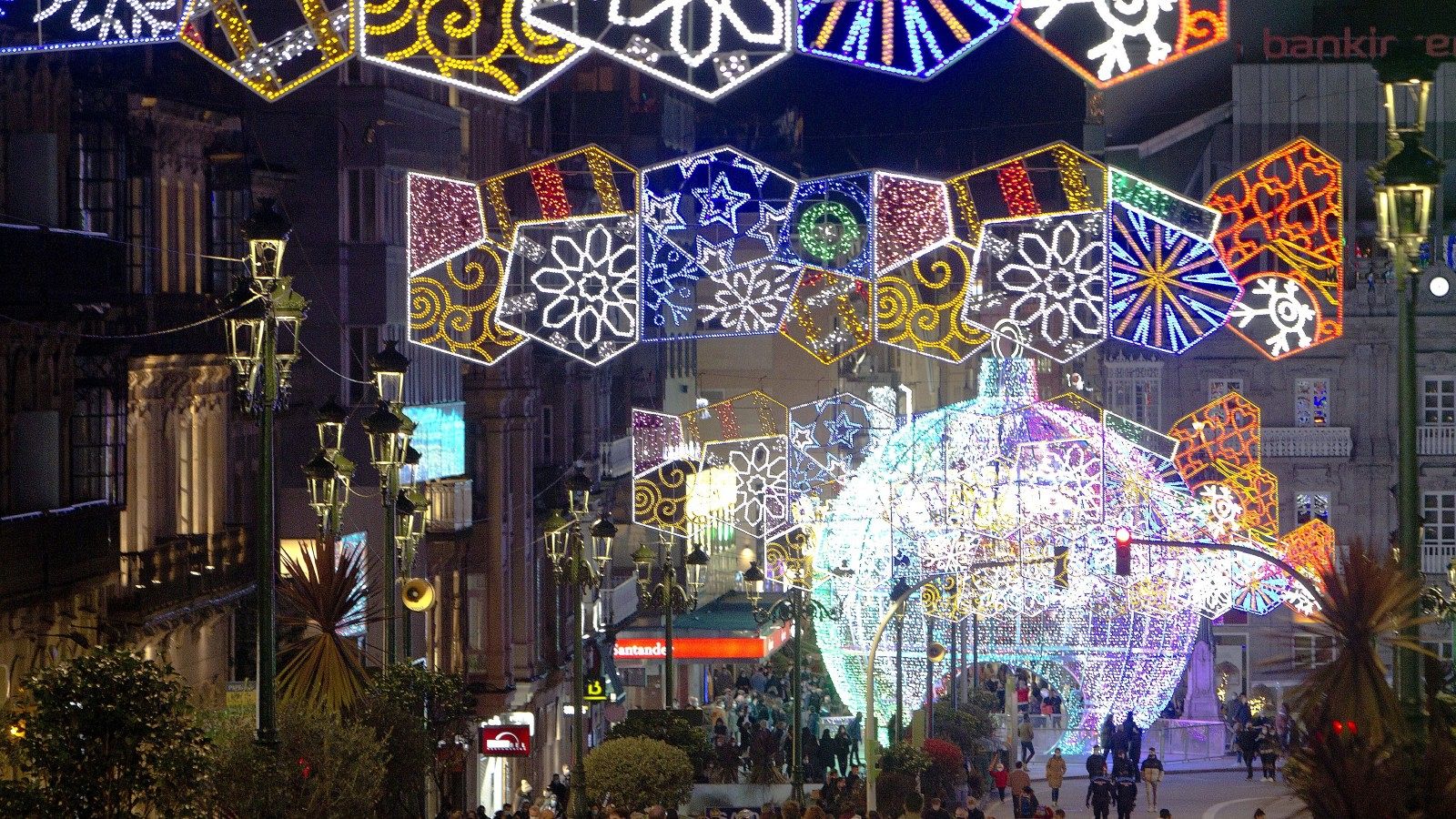 Simón admite que la ampliación hasta 10 personas de las reuniones es "una concesión a las fiestas navideñas"