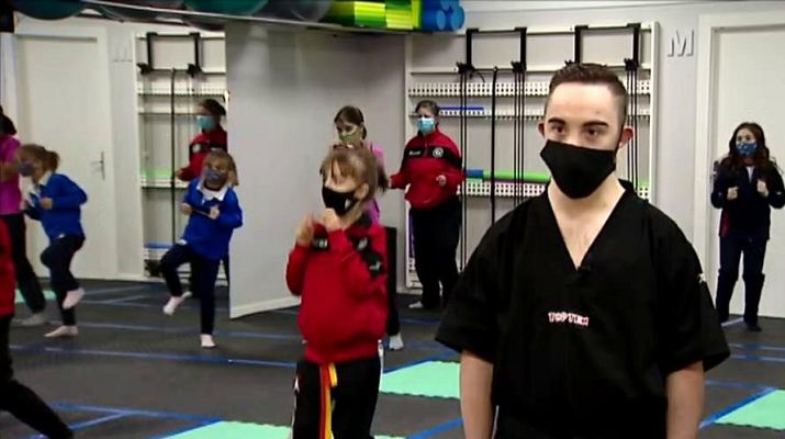 Telediario 1 - Juan Antonio, todo un maestro de kickboxing con síndrome de down