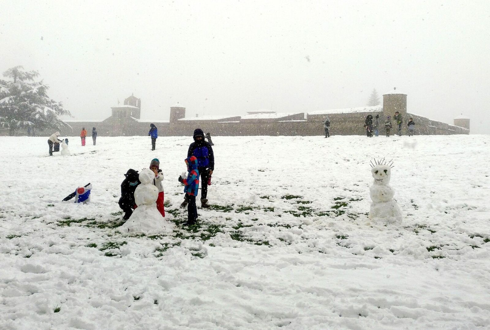 Nieve en el norte y alerta por oleaje en el País Vasco | Ver