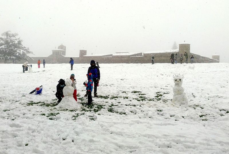 Nieve en el norte y alerta por oleaje en el País Vasco | Ver