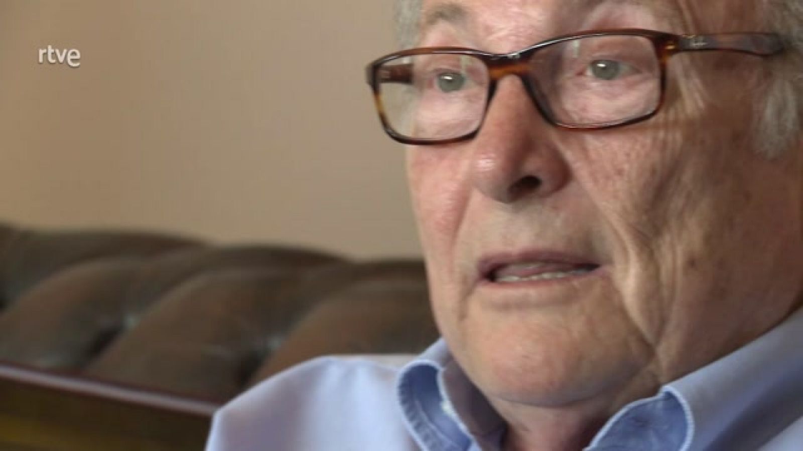 Imprescindibles explica que Eduard Punset entró en el Partido Comunista de España antes de su exilio de 8 años