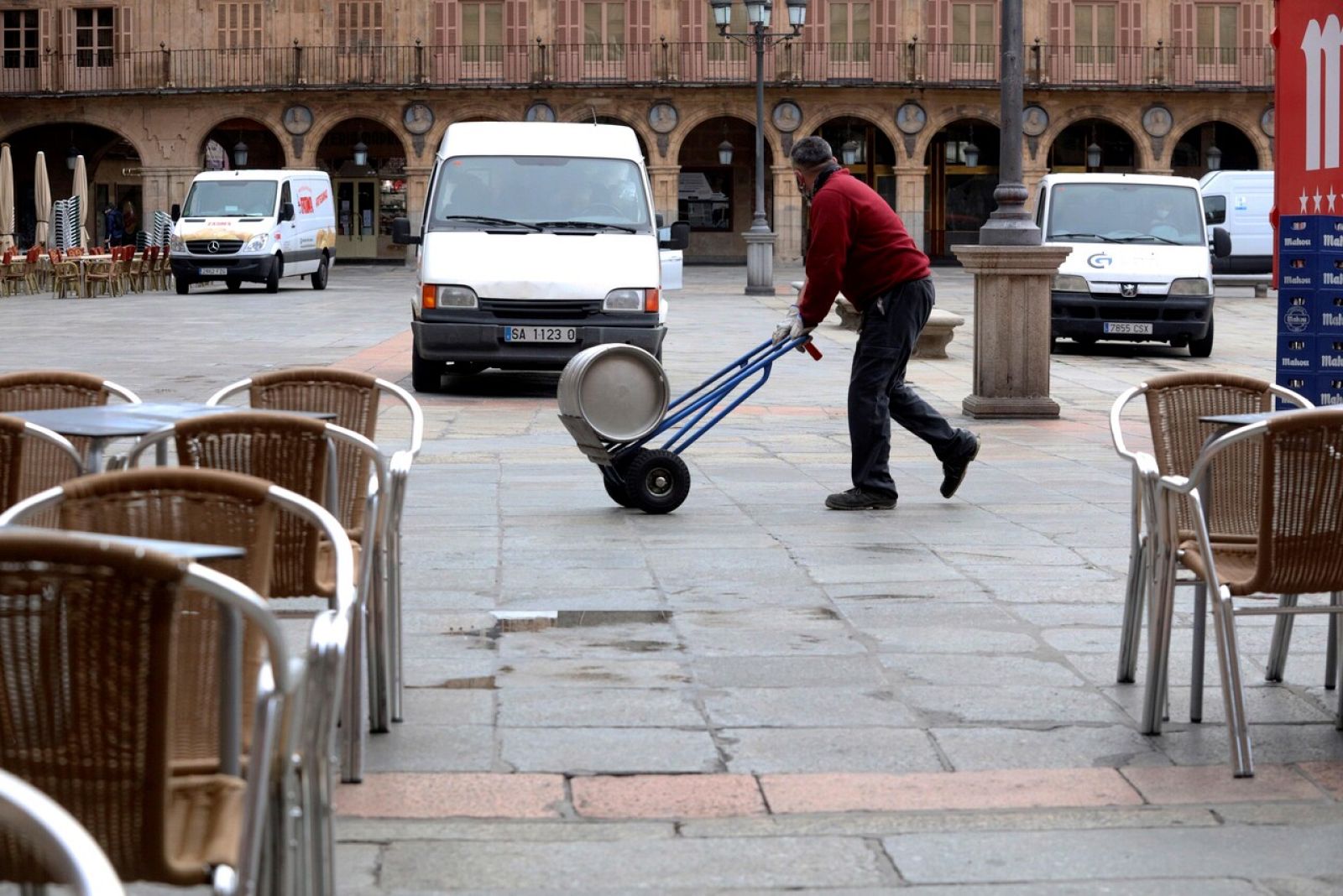Los hosteleros ven con cierto optimismo la llegada de la vacuna - Informativo 24h | Ver