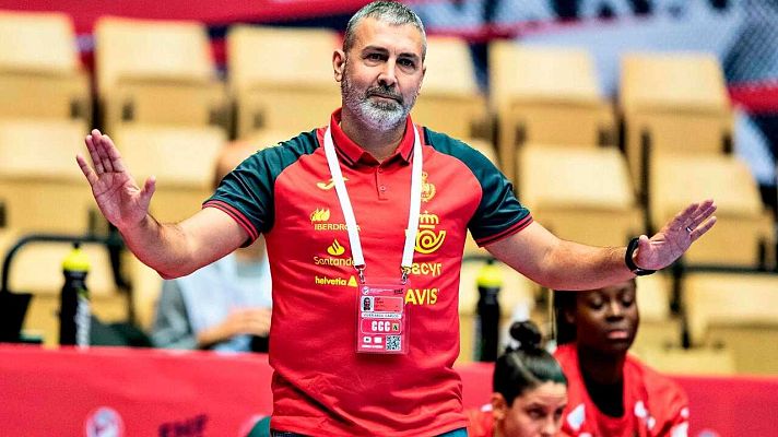 Europeo Femenino de Balonmano - Europeo de balonmano | Carlos Viver: "Tenemos tantas opciones de medalla como de quedar el 12"