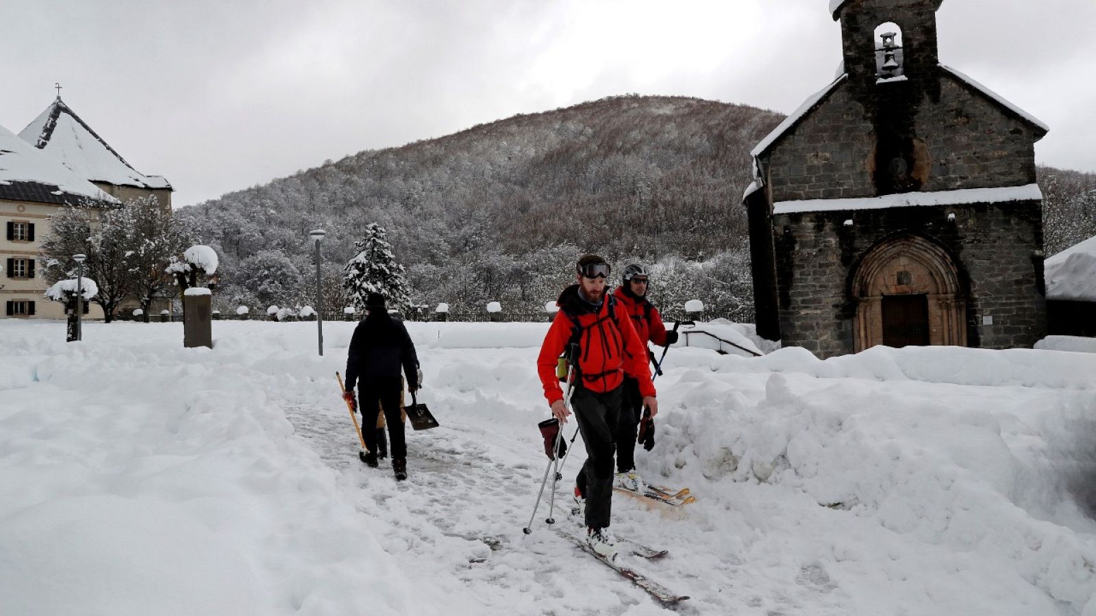 Nevadas en el norte y fuerte viento en Galicia, Cantábrico y Baleares