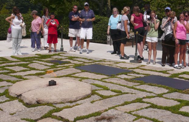  - Kennedy será enterrado en Arlington