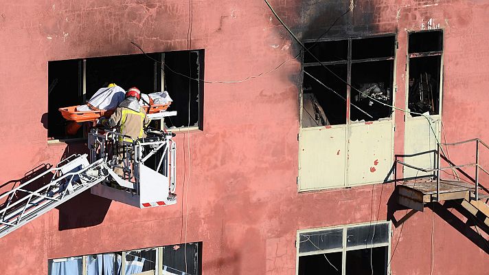 Telediario 1 - El incendio en la nave de Badalona deja al menos tres muertos y siete heridos graves
