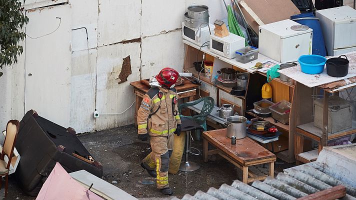 Telediario 1 - Barcelona contabiliza 77 asentamientos similares al de la nave incendiada en Badalona
