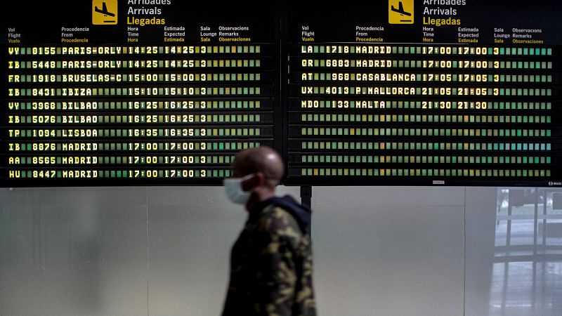 Interior afirma que los migrantes que vuelan desde Canarias a la Península se pagan su billete | Ver