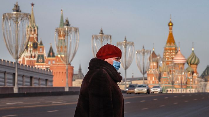 Telediario 1 - La incompatibilidad de beber alcohol con la vacuna Sputnik genera controversia en Rusia