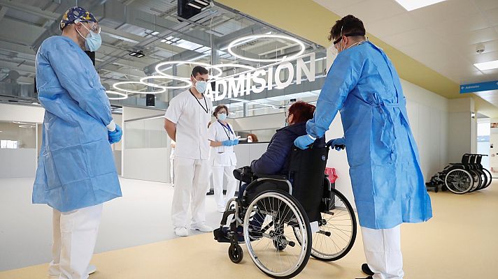 Telediario 1 - El Hospital Zendal de Madrid recibe a su primera paciente con COVID