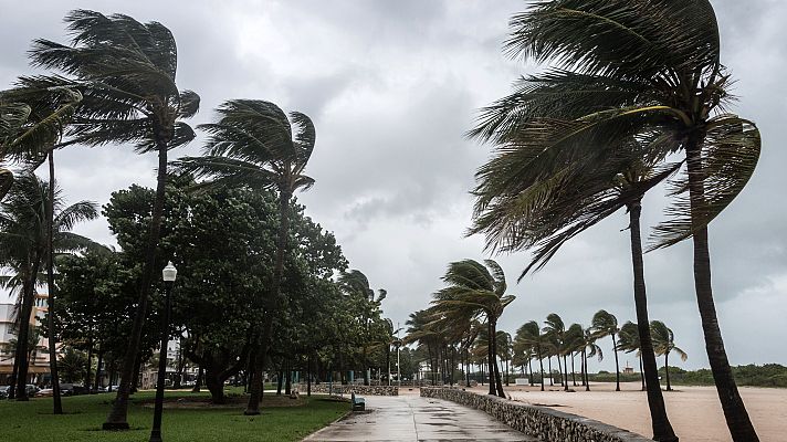 El tiempo - Viento de componente oeste en la Península y Baleares, con intervalos de fuerte en amplias zonas, especialmente en litorales y zonas altas