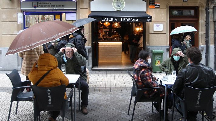 Telediario 1 - Varias comunidades alivian las restricciones en la hostelería y la movilidad
