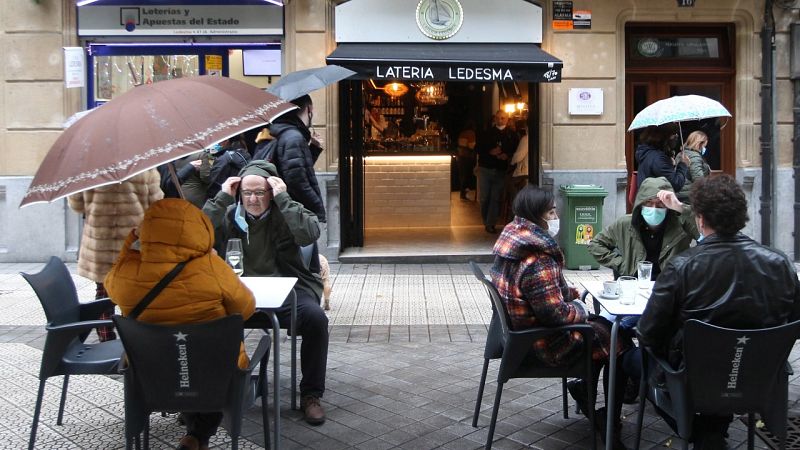 Varias comunidades alivian las restricciones en la hostelería y la movilidad | Ver