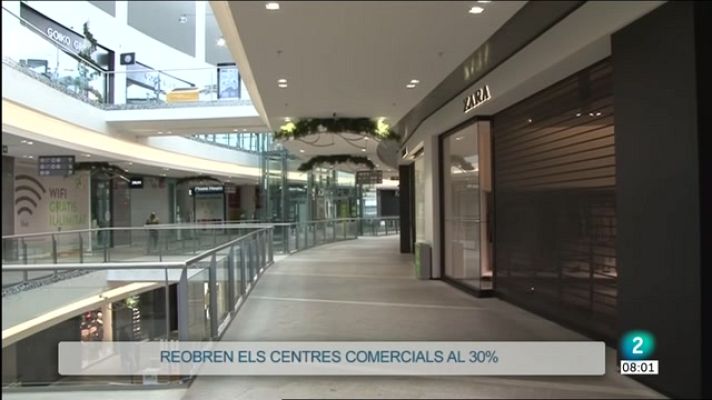 L'Informatiu - Els centres comercials reobren amb resignació