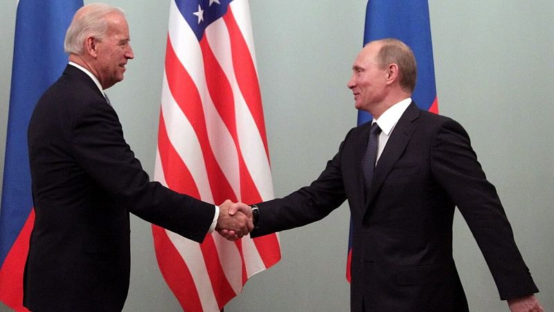 Putin felicita a Biden y le tiende la mano para "resolver los desafíos que enfrenta el mundo"