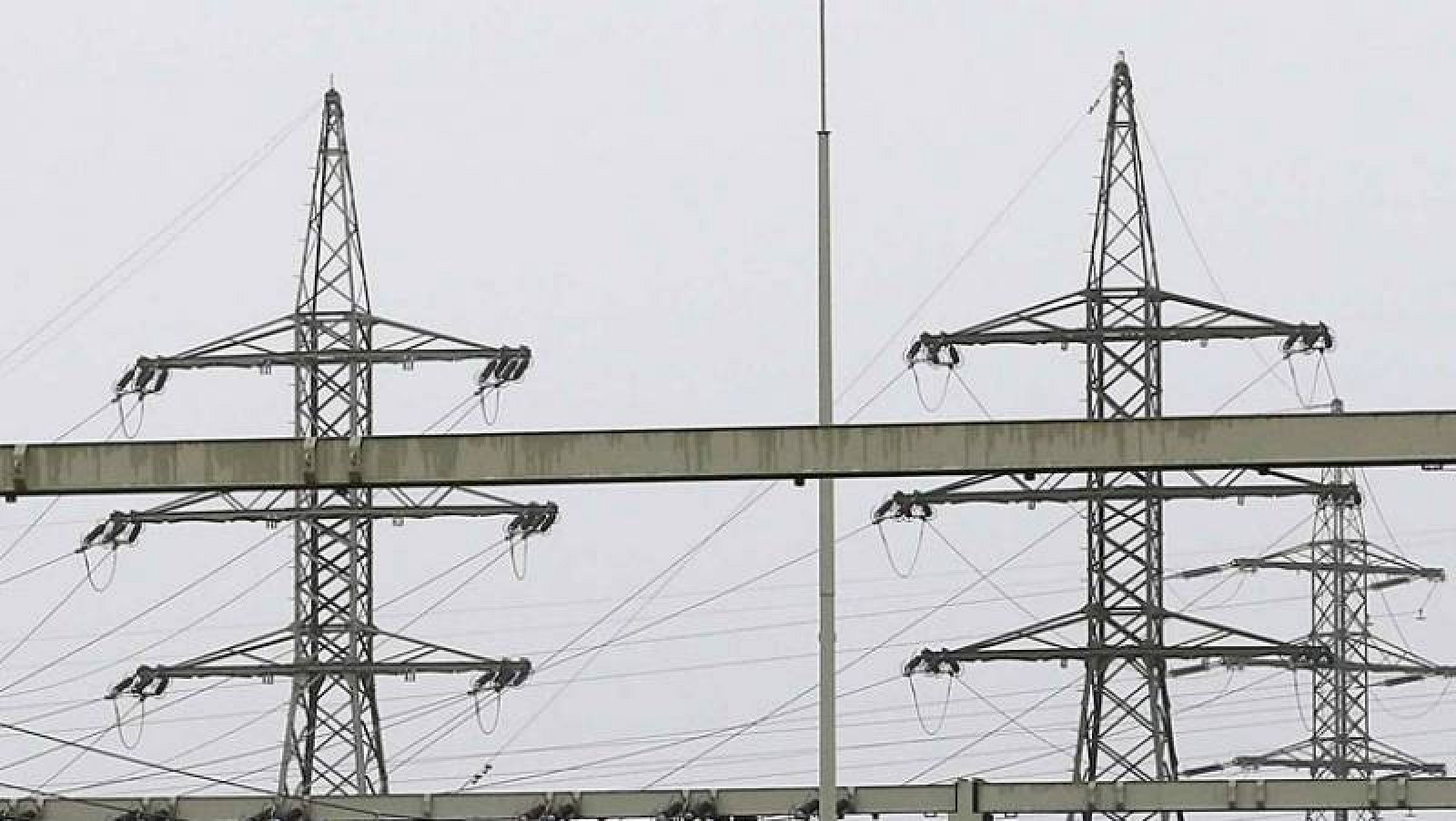 El Gobierno dice que garantizará que "ningún consumidor vulnerable" tendrá cortes de suministro eléctrico - Especiales informativos | Ver