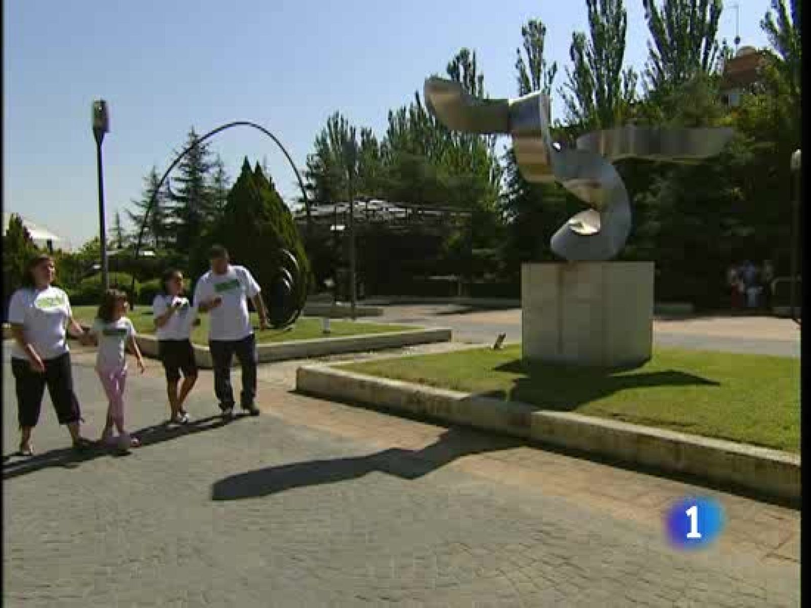 "Geocachers", personas que esconden pequeños tesoros para que otros jugadores los busquen utilizando el GPS - Ciencia y tecnología en Rtve.es | Ver
