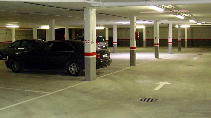 Telediario 1 - La pandemia despierta el interés por el parking colaborativo: garajes de particulares por días, horas o minutos