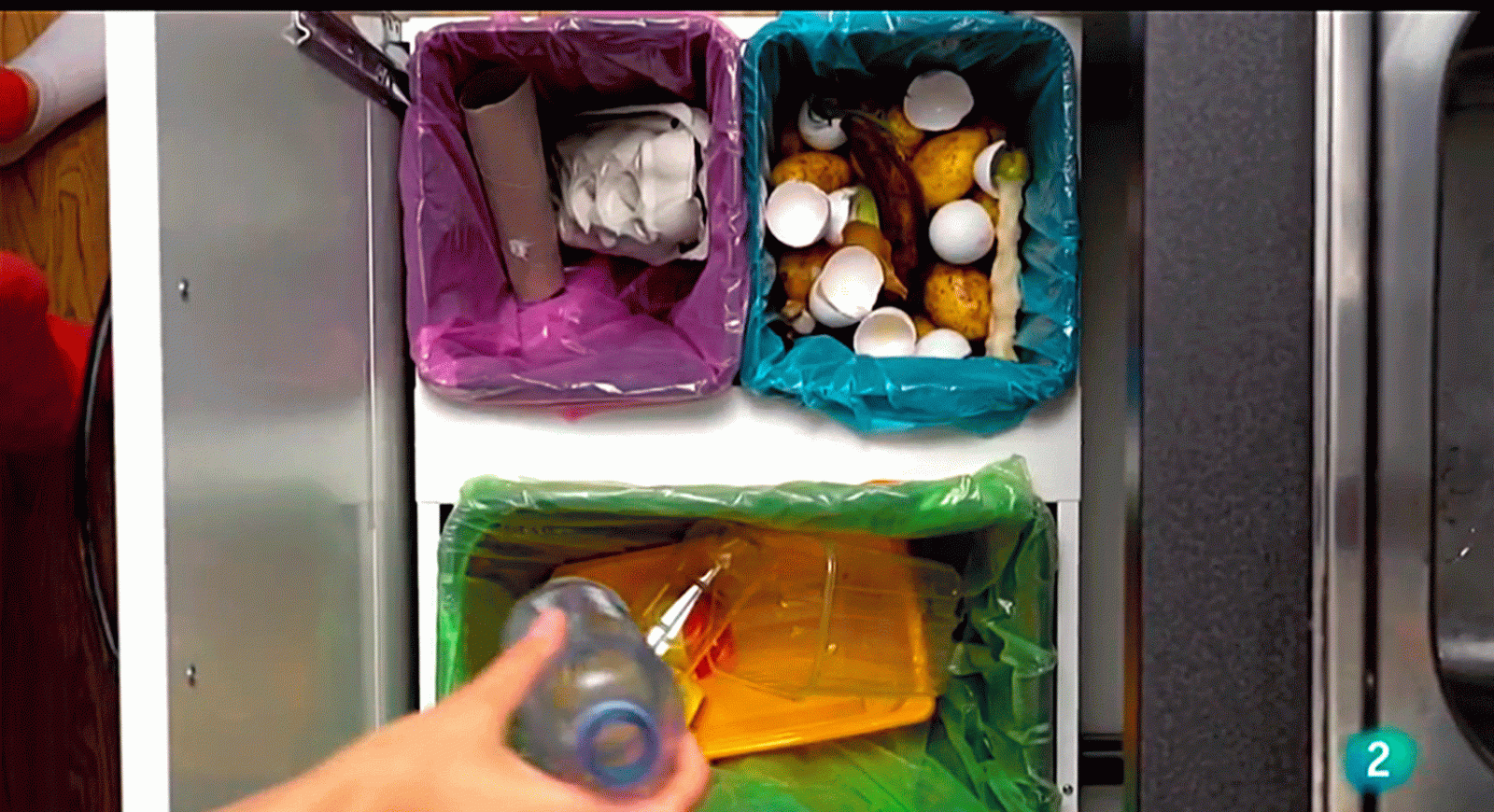 La aventura del saber Universo Sostenible Como se gestionan nuestros residuos plásticos partículas cadena alimentaria #CrueUniversidadesEspañolas #UniversoSostenible #Sostenibilidad #AventuraSaberUSostenible