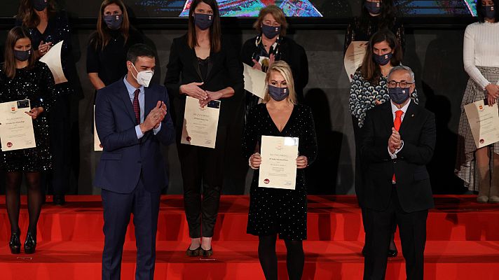 Telediario 1 - Las medallistas olímpicas españolas, estrellas en la gala del COE