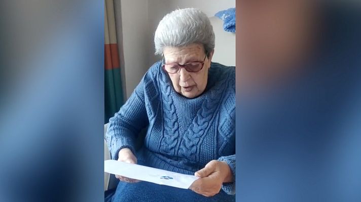 Modo Digital - Mercedes recibe una felicitación navideña enviada a través de la iniciativa 'Una carta para un abuelo'