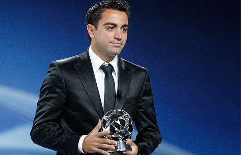Xavi, mejor centrocampista de la Champions