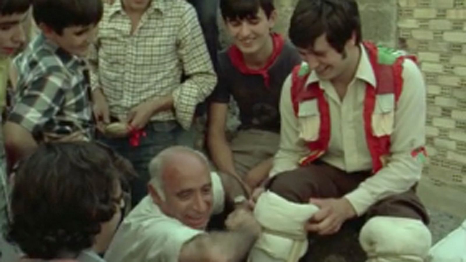 Raíces - Zancos y morratxa - Raíces | Ver