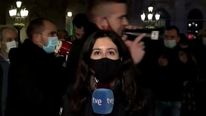 Informativo 24h - Los hosteleros acusan a la Generalitat de "hundir la economía de los catalanes"