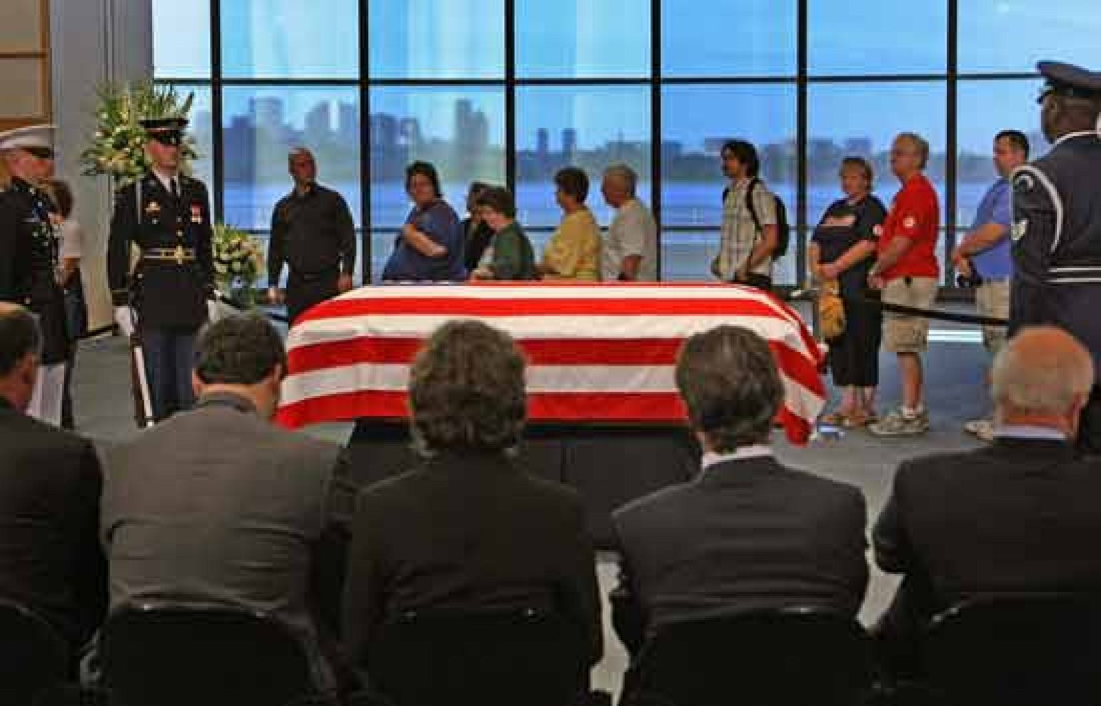 Comienza en Boston un largo y emotivo adiós a Ted Kennedy