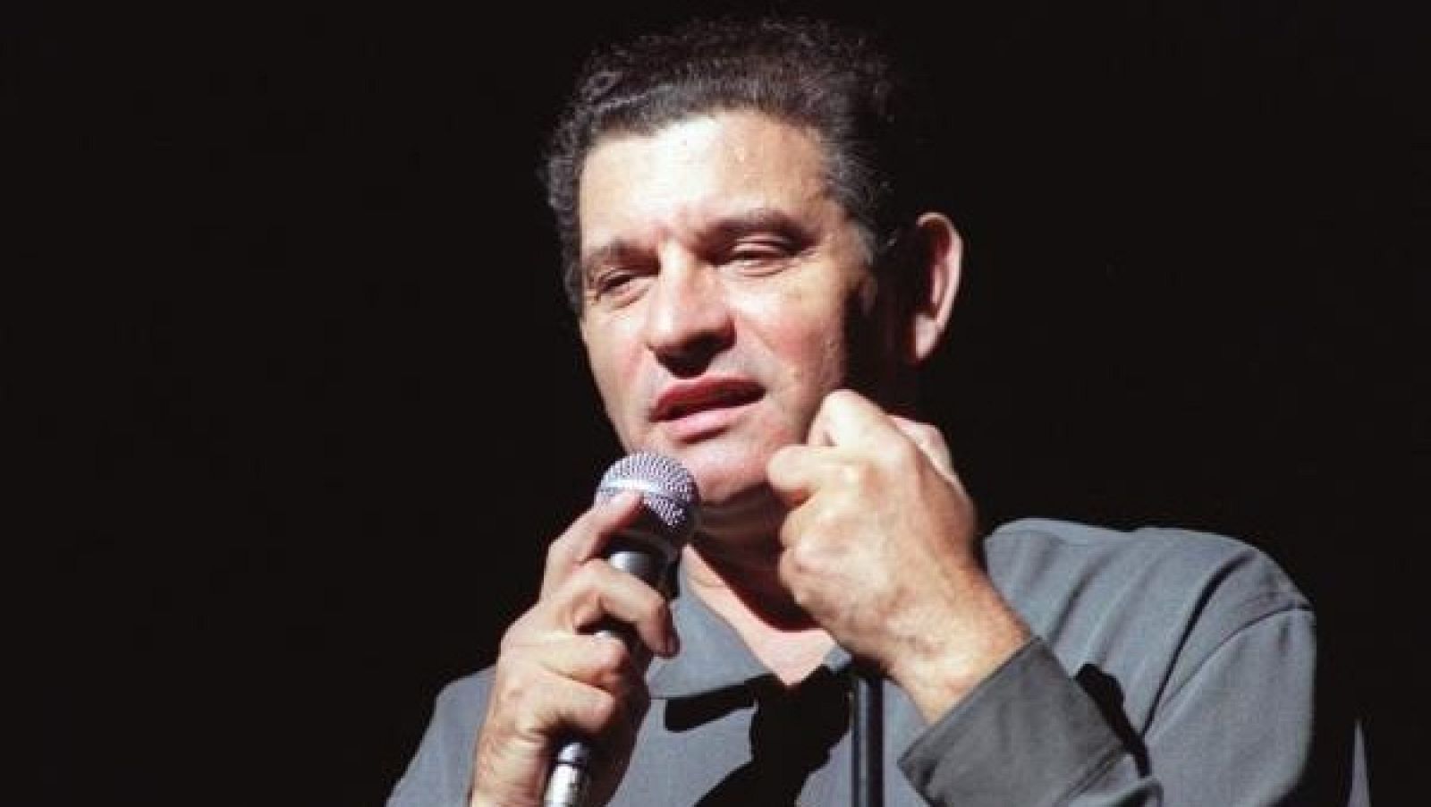 Varios artistas homenajean en un disco al cantautor granadino Carlos Cano cuando se cumplen 20 años de su muerte- RTVE.es | Ver