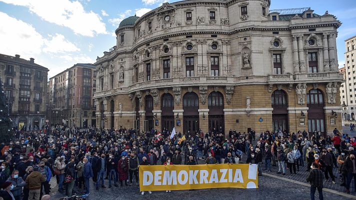 Telediario 1 - Protestas en Euskadi y Navarra contra la decisión del Supremo de que se repita el juicio por el caso Bateragune