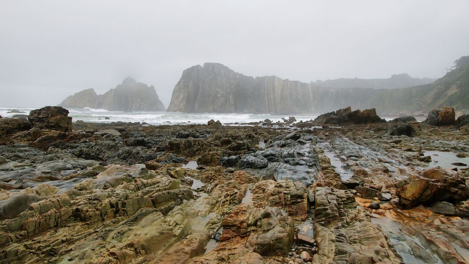 En Galicia lluvias intensas en el oeste, e intervalos de viento fuerte en su litoral norte - Ver ahora