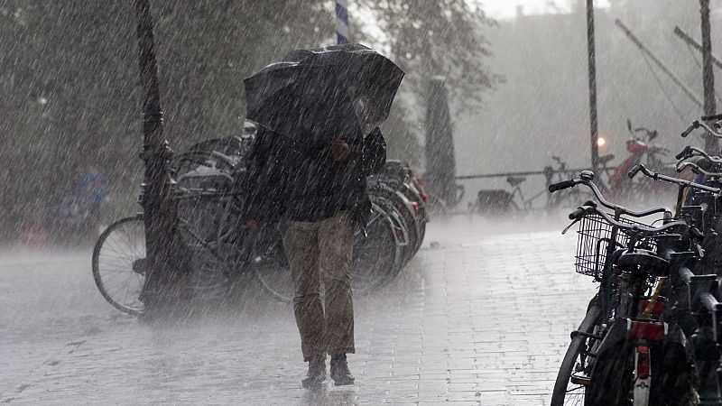 En Galicia y sobre todo de madrugada, lluvias persistentes en el oeste - Ver ahora