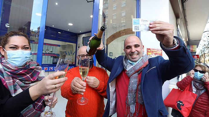 La hora de La 1 - "Los Manolos" reparten 6 millones del Gordo en Salamanca