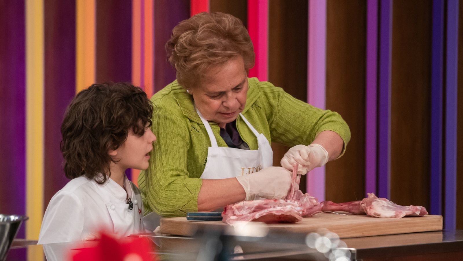 Lidia encuentra la fórmula para que Javier la deje cocinar - MasterChef Abuelos | Ver