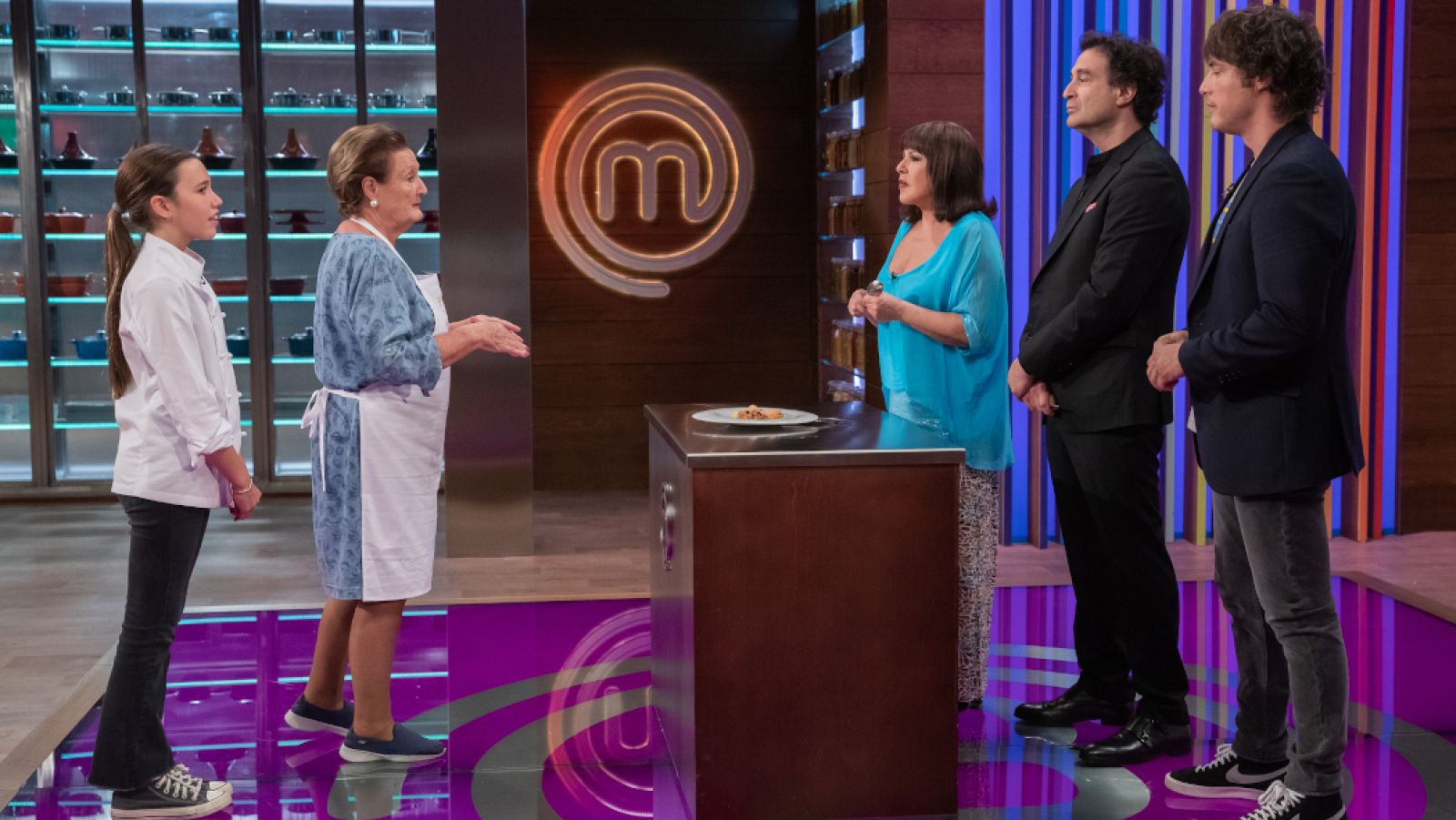 Pilar se revela como una auténtica campeona de la piscina - MasterChef Abuelos | Ver