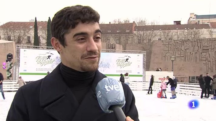 Telediario 1 - Javier Fernández inaugura pista de hielo navideña en la Plaza de Colón