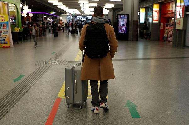 Telediario 1 - Controles en las comunidades por los desplazamientos navideños