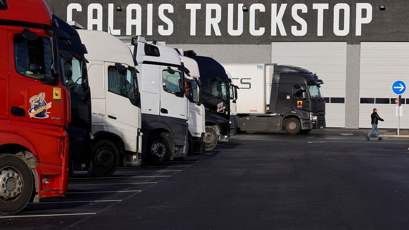 Coronavirus - Muy pocos camioneros han logrado de momento salir del Reino Unido | Ver