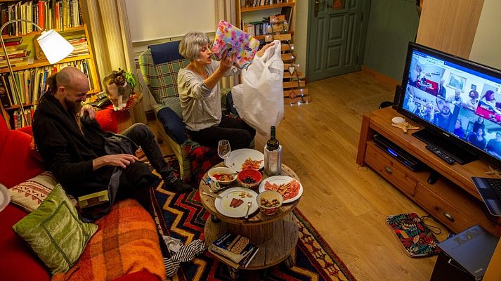 Telediario 1 - Telediario - 15 horas - 25/12/20