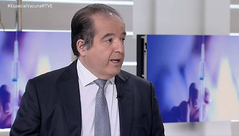 Sergio Rodríguez, director de Pfizer España: "Esta tecnología es más segura y fácilmente adaptable a las mutaciones del virus"